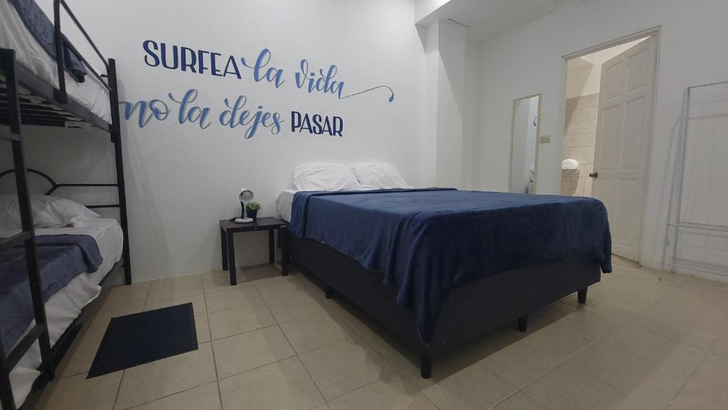 Postel nebo postele na pokoji v ubytování Surfo House Hotel & Hostel