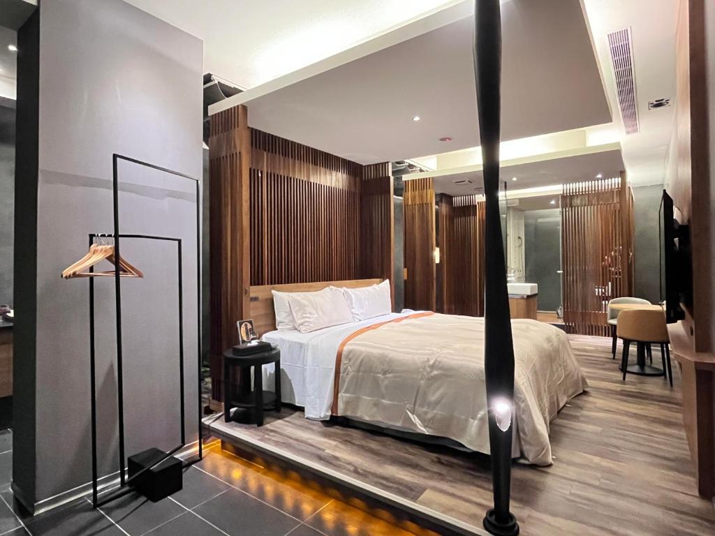 Postel nebo postele na pokoji v ubytování Moonlight Motel