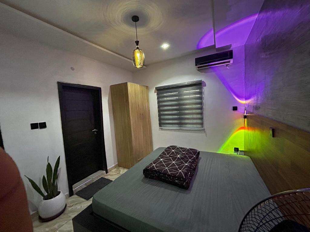 Postel nebo postele na pokoji v ubytování Abiodun Prime Apartment