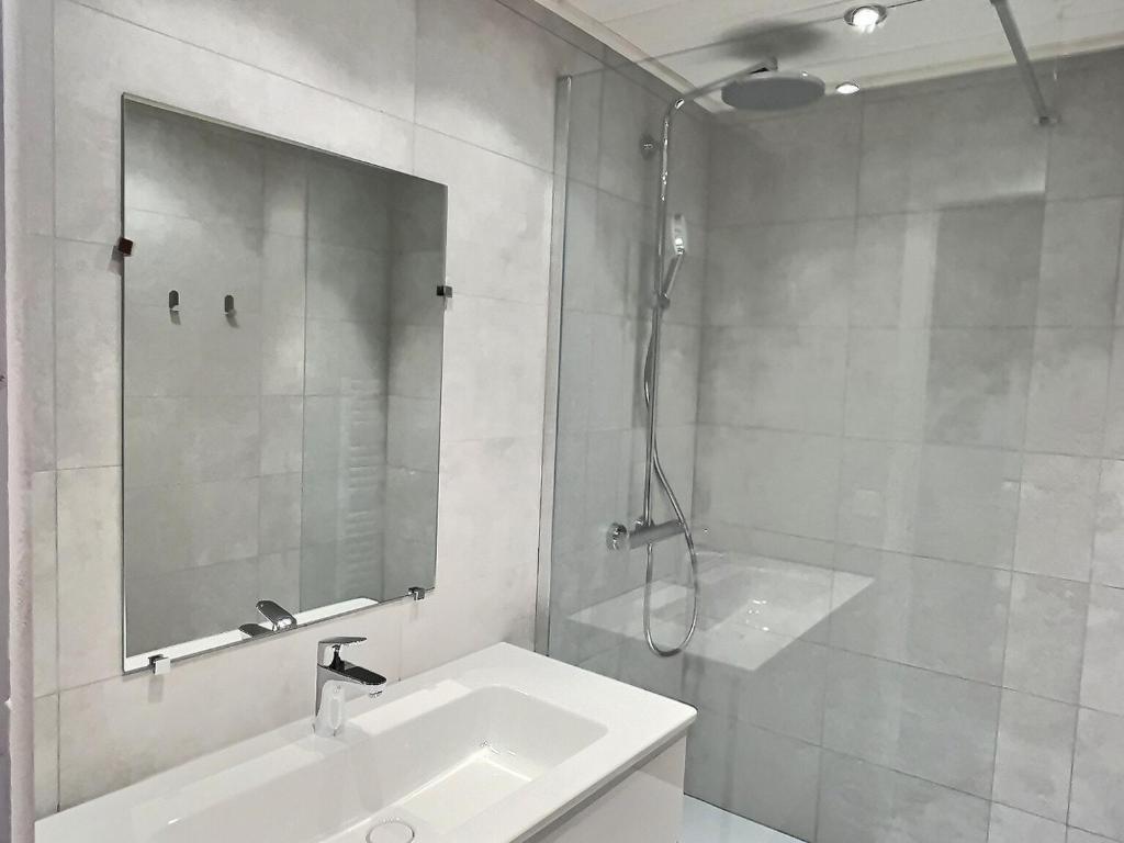 Kúpeľňa v ubytovaní Grand studio mezzanine avec garage couvert à Val d'Isère - FR-1-411-868