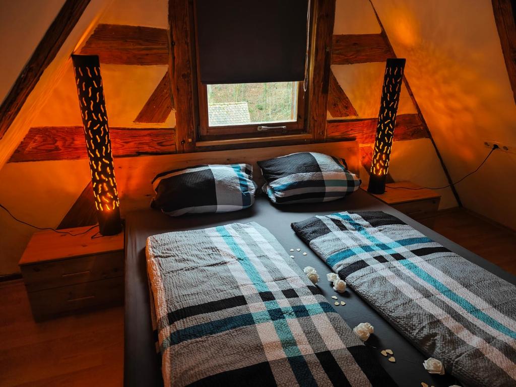 Postel nebo postele na pokoji v ubytování Loft auf altem Gutshof ab 2 Nächte