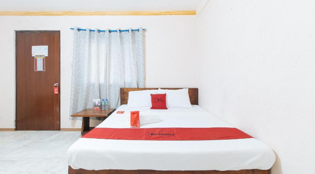 RedDoorz Hostel at Megans Paradisio Beach Resort - Chambre Double