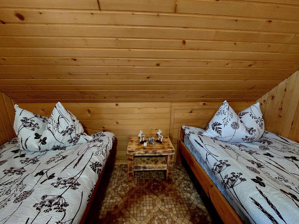 Postel nebo postele na pokoji v ubytování Koča Lipa pod Veliko planino