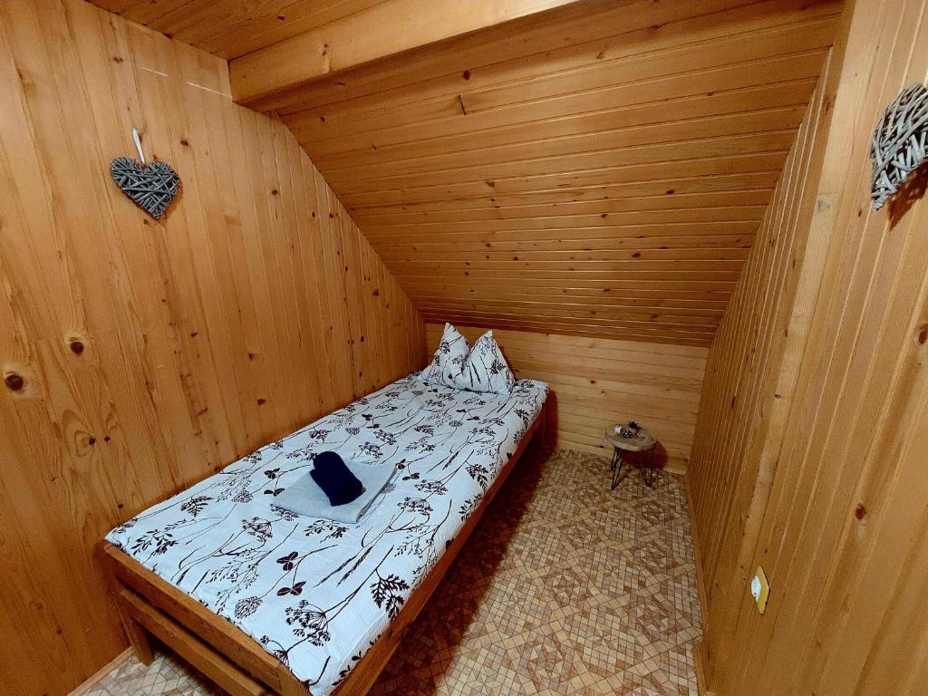 Postel nebo postele na pokoji v ubytování Koča Lipa pod Veliko planino