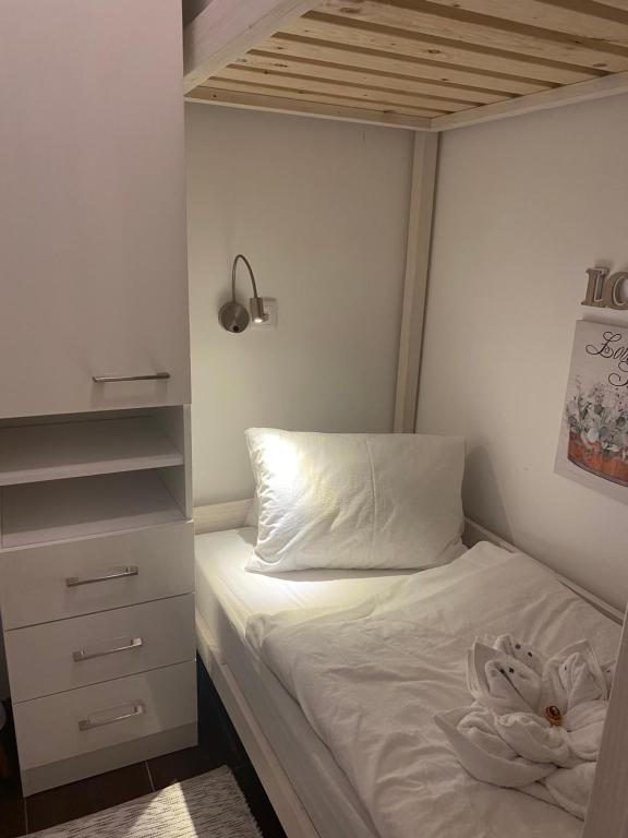 Letto o letti in una camera di Rosebeach Appartement am Ossiachersee und Gerlitzen Skipiste