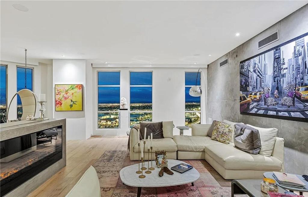 Picture Idea: Luxurious Four Bedroom Penthouse Las Vegas Aktualisierte Preise Für 2024