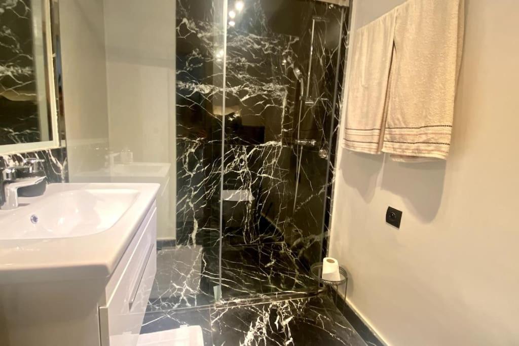 Ένα μπάνιο στο Appartement en résidence Malabata Hills
