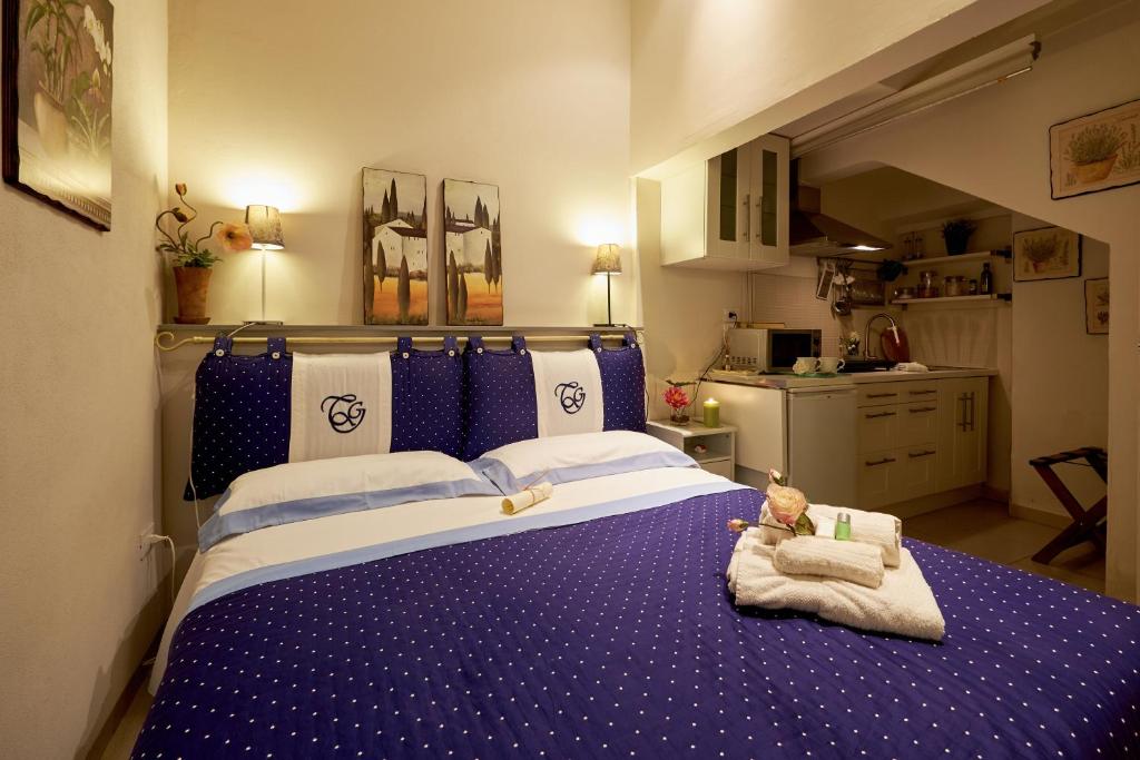 A bed or beds in a room at Terrazza Ginori
