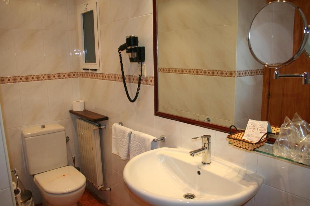 Un baño de Hotel Casa Custodio