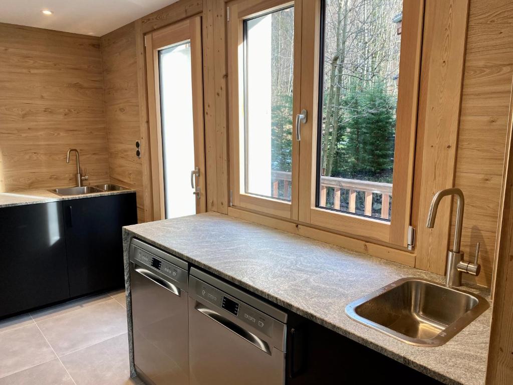 een keuken met een spoelbak en een raam bij The Castle, 10 Bedroom Chalet, Chamonix Centre in Chamonix-Mont-Blanc