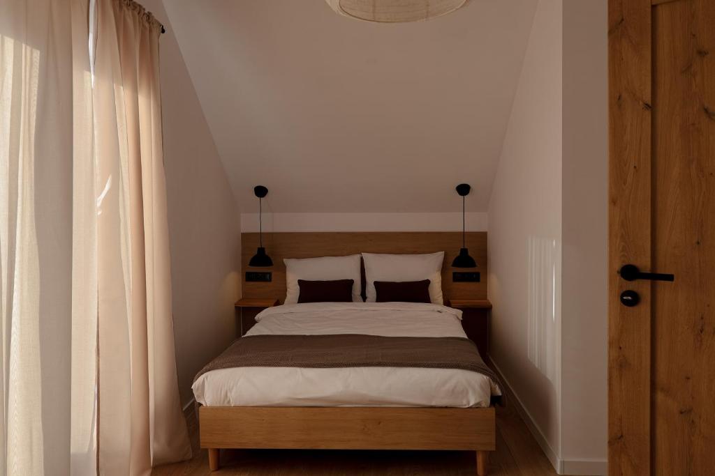 Postel nebo postele na pokoji v ubytování Leśne Chatki - domek Jodła