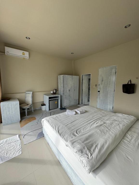 Postel nebo postele na pokoji v ubytování TIL DAWN Phuket