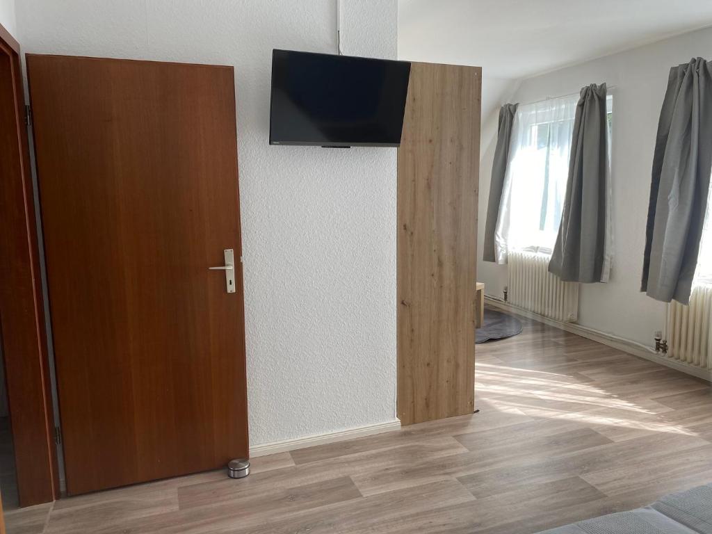 TV a/nebo společenská místnost v ubytování Ferienwohnung Elbglück