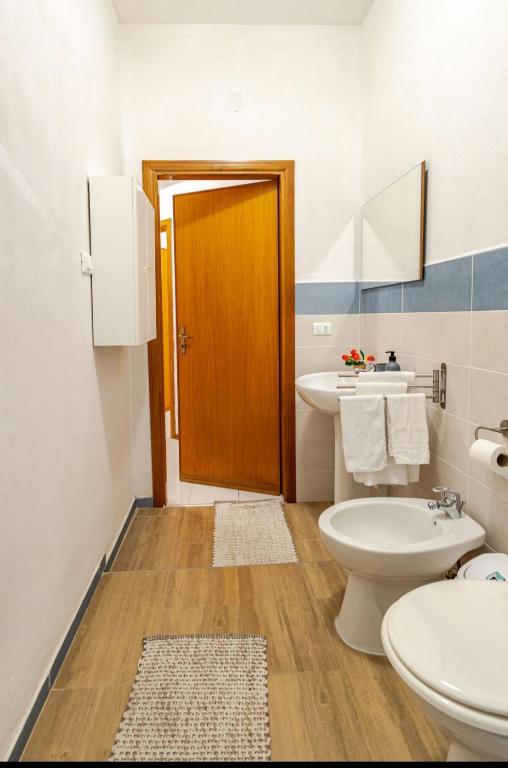 Kúpeľňa v ubytovaní Perla Home Speciale Vacanze 2025 Casa perfetta per gruppi coppie e famiglie vivi la Sicilia a modo tuo