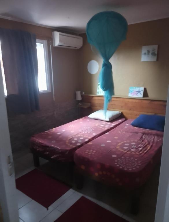 Postel nebo postele na pokoji v ubytování Gîtes La Troisième Chute