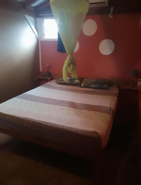 Postel nebo postele na pokoji v ubytování Gîtes La Troisième Chute