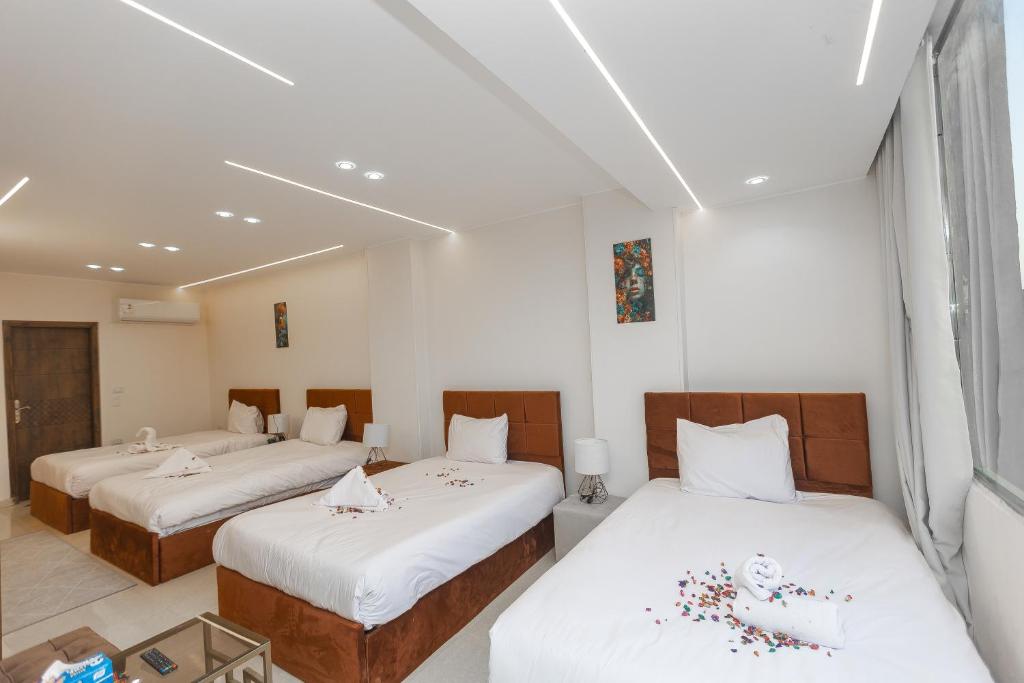Letto o letti in una camera di Experience Pyramids VIEW