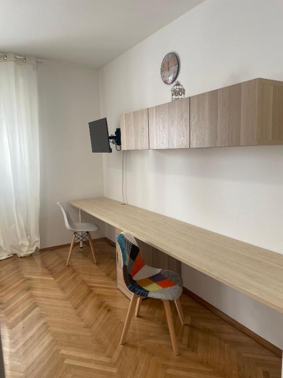 TV a/nebo společenská místnost v ubytování Под старой лозой