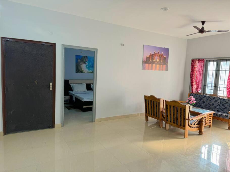 Posezení v ubytování Fresh & Spacious 2BHK 401