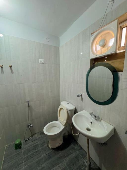 Koupelna v ubytování Fresh & Spacious 2BHK 401