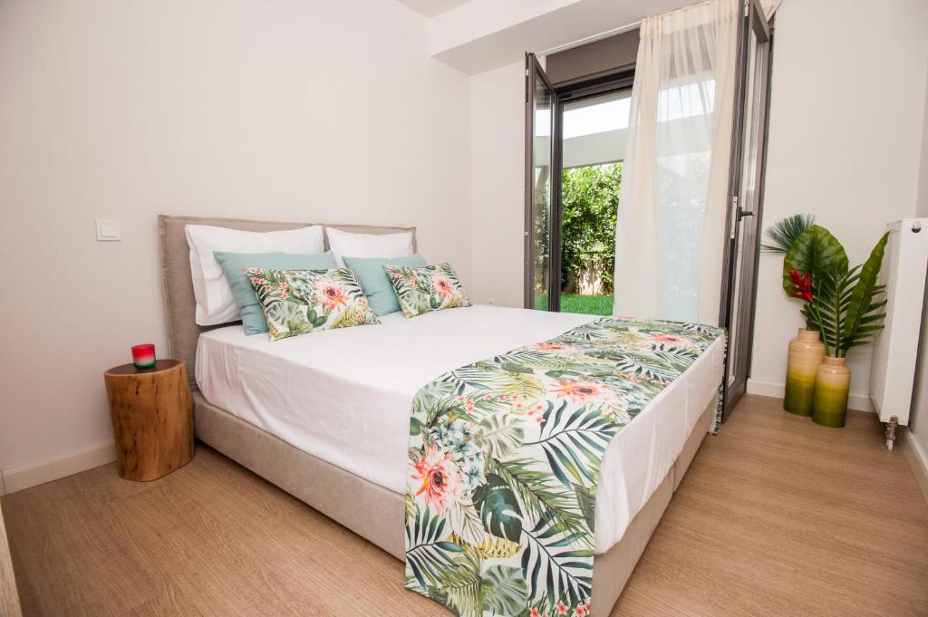 Elaia Luxury Apartments Glyfada - Apartment With Garden And Pool View (Oregano)