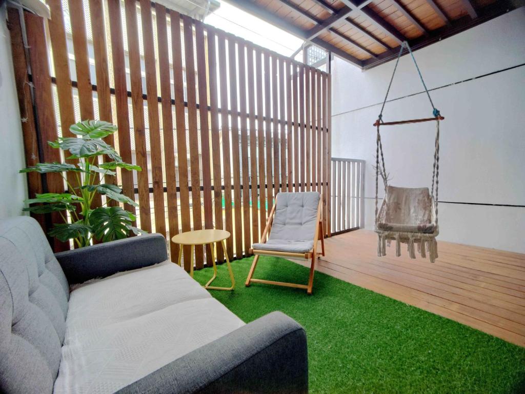Posezení v ubytování Field Trail Homestay