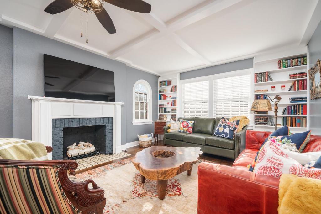 Doras Dutch Cottage Charmer with Swimming Pool - Housity