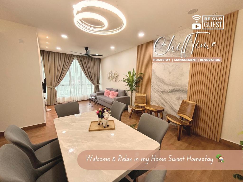 a living room with a table and chairs at JBTown Midvalley KSL-5minCIQ Veranda SUPER Pool 5GNetflix Biz Suite by ChillTime Homestay in Johor Bahru
