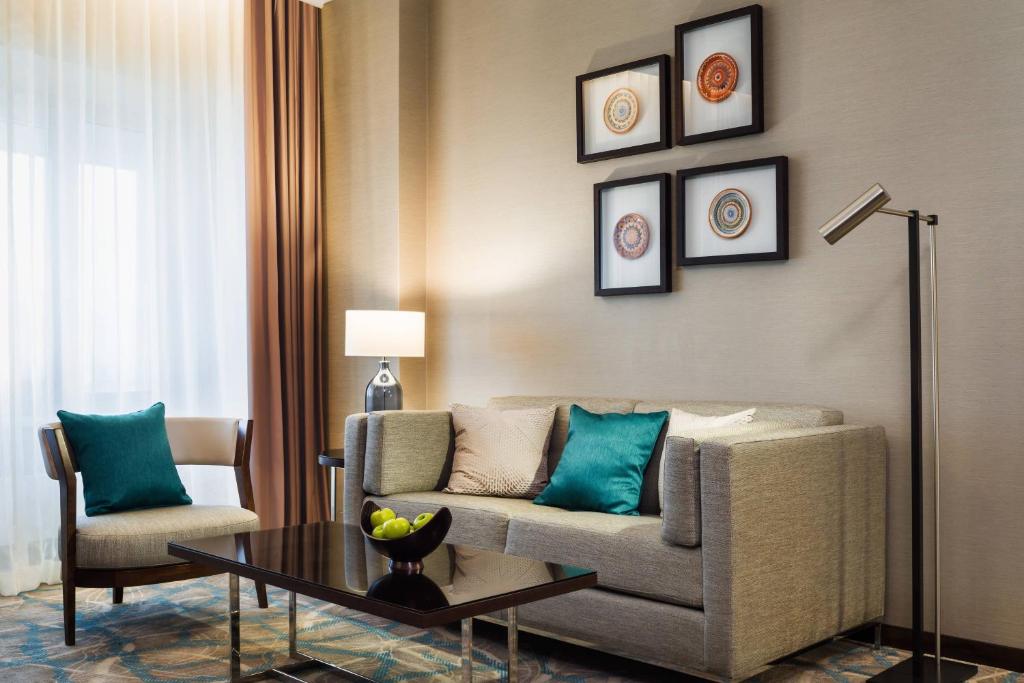 O zonă de relaxare la JW Marriott Bucharest Grand Hotel