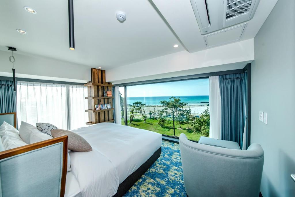 Postel nebo postele na pokoji v ubytování Marevo Beach Hotel