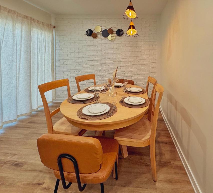 Fotografie z fotogalerie ubytování Elegant 3BR 2BA Entire Apartment Short Walk To The Beach Heart Of Wildwood v destinaci Wildwood