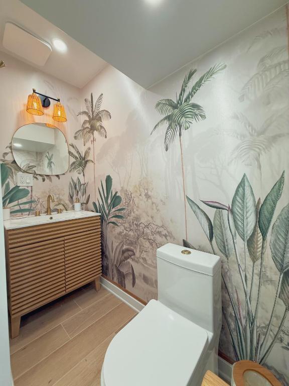 Koupelna v ubytování Elegant 3BR 2BA Entire Apartment Short Walk To The Beach Heart Of Wildwood