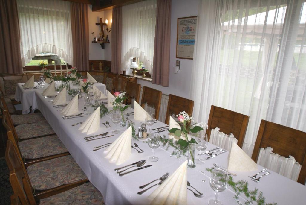 Restaurace v ubytování Gasthof Hotel Zur Post