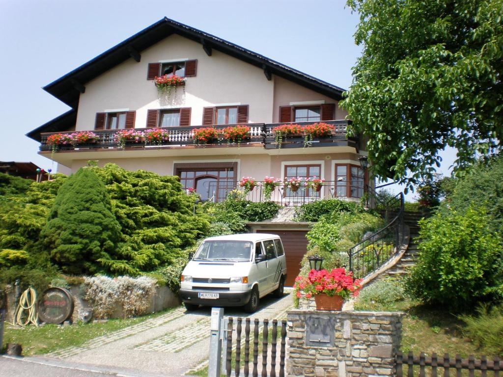 
a white van parked in front of a house at Haus Sundl - Privatzimmer in Emmersdorf an der Donau
