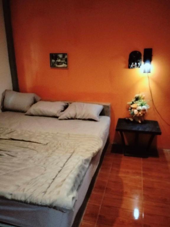 Postel nebo postele na pokoji v ubytování ณชนกรีสอร์ท