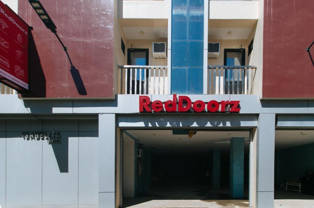Fotografie z fotogalerie ubytování RedDoorz at Isabelita Hotel Tuguegarao City v destinaci Tuguegarao City