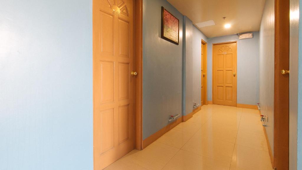 Fotografie z fotogalerie ubytování RedDoorz at Isabelita Hotel Tuguegarao City v destinaci Tuguegarao City
