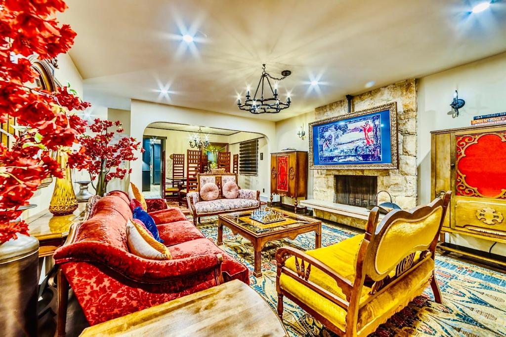 Neocolonial Nouveau Kensington Vacation Home photo
