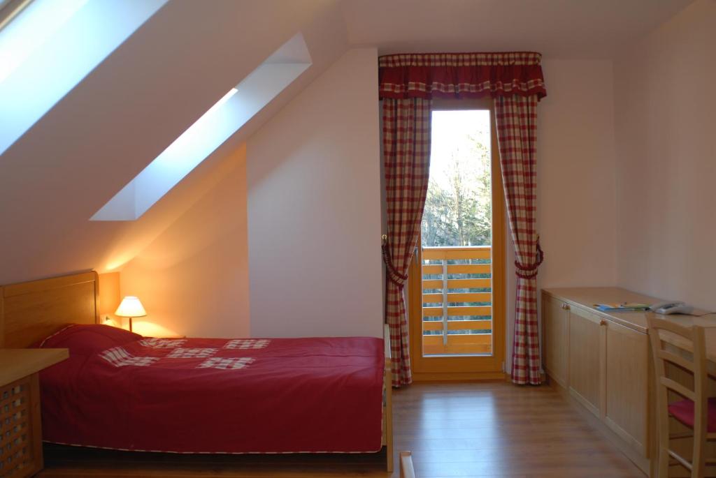 Łóżko lub łóżka w pokoju w obiekcie Aparthotel Snjezna Kraljica