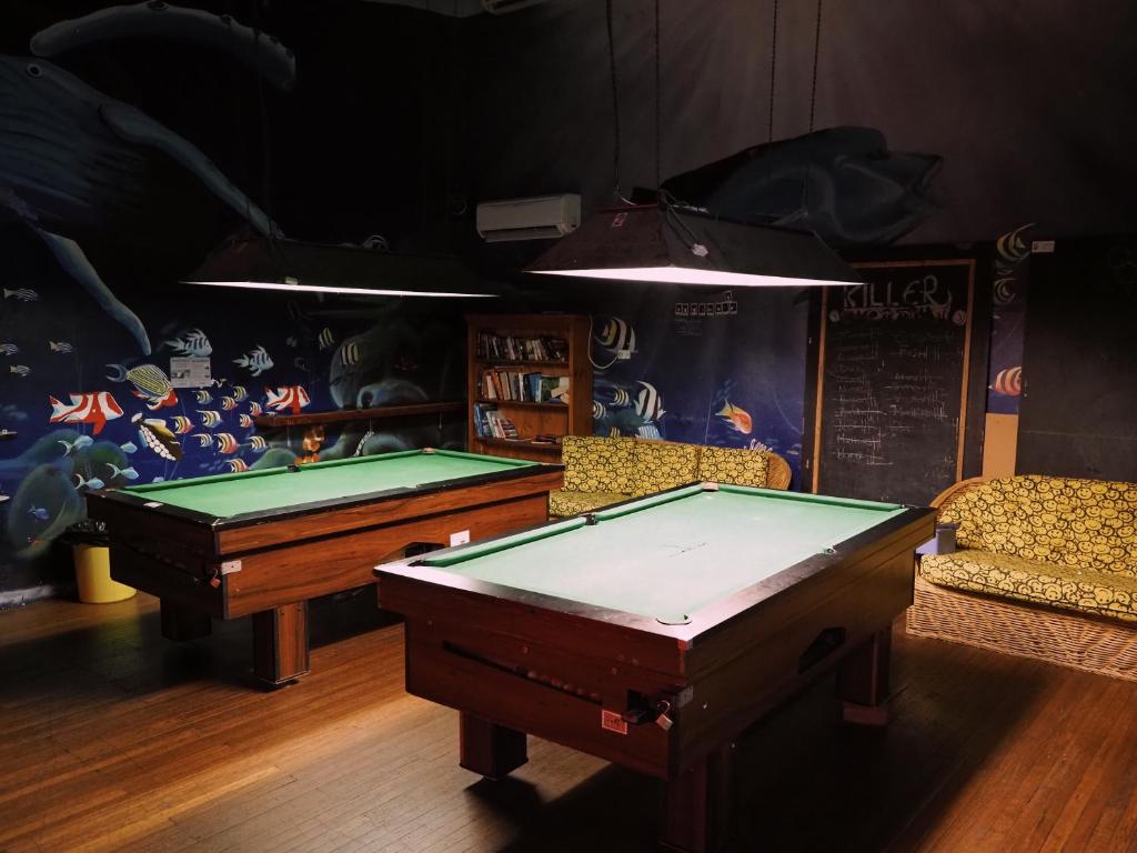 Biliár nebo kulečník v ubytování Backpackers In Paradise 18-35 Hostel