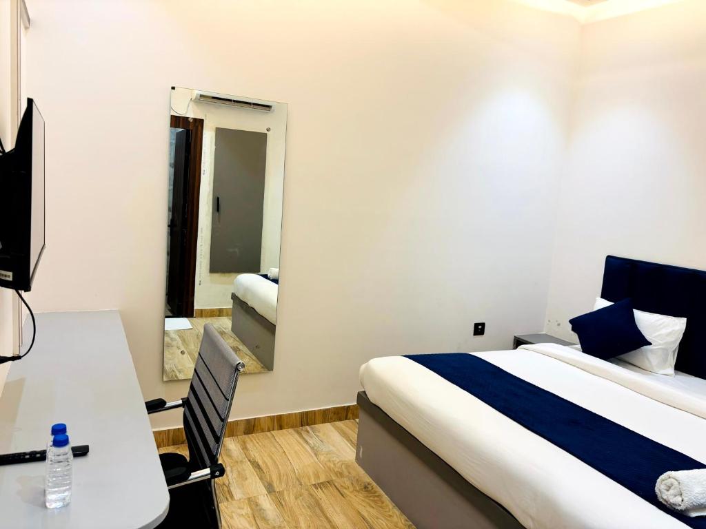 Postel nebo postele na pokoji v ubytování Hotel Taj Way by Jyoti Villa