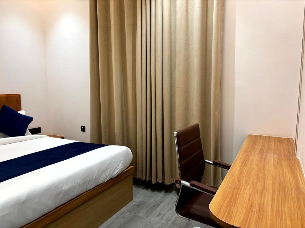 Postel nebo postele na pokoji v ubytování Hotel Taj Way by Jyoti Villa