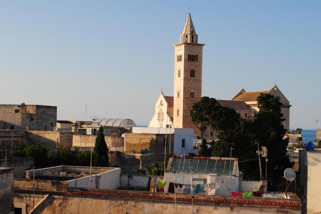 Nespecifikovaný výhled na destinaci Trani nebo výhled na město při pohledu z penzionu
