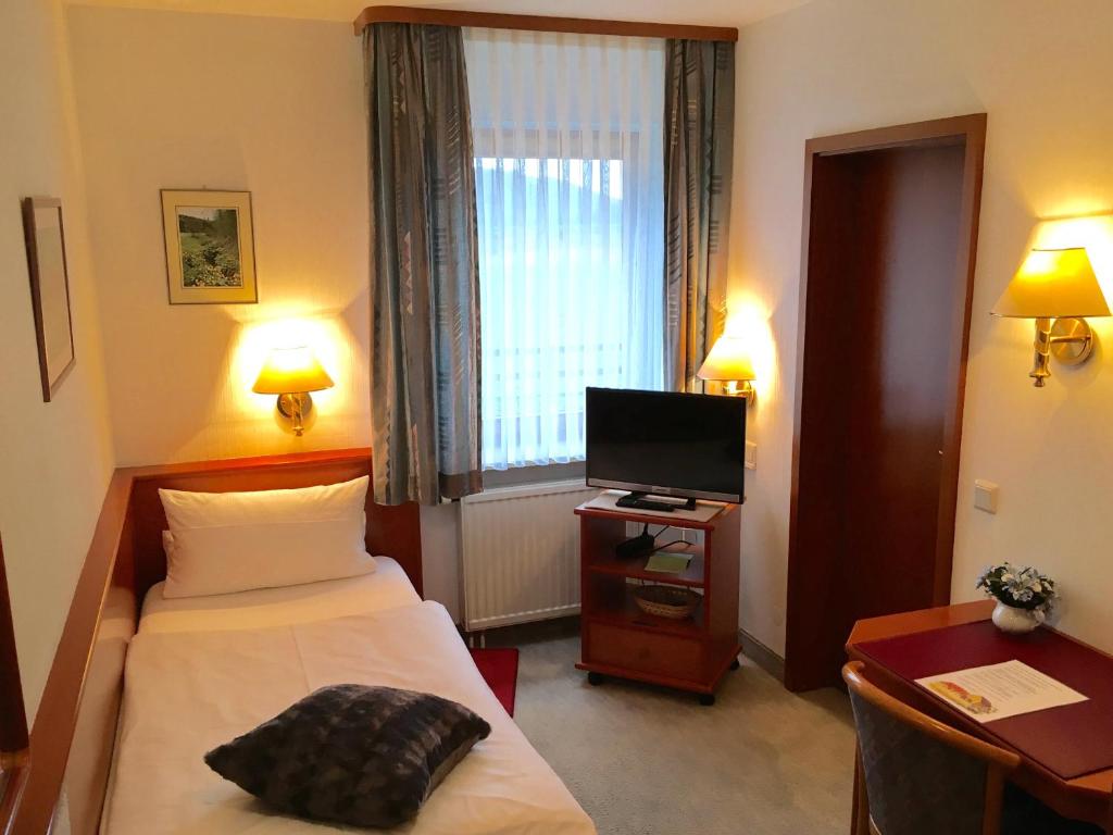 Hotel Garni Vierjahreszeiten - Single Room