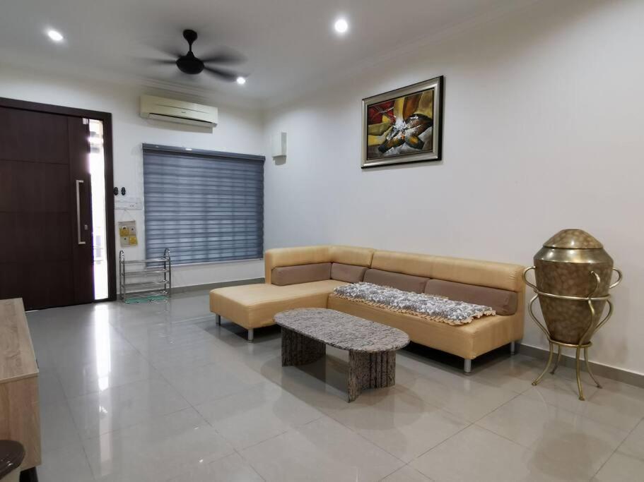 Posezení v ubytování Homezstay Permyjaya Miri