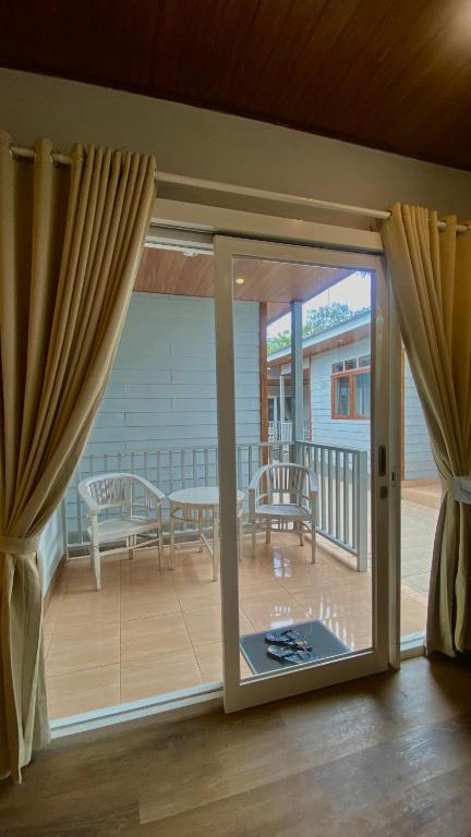 Balkón nebo terasa v ubytování Wah Danima Resort & Restaurant