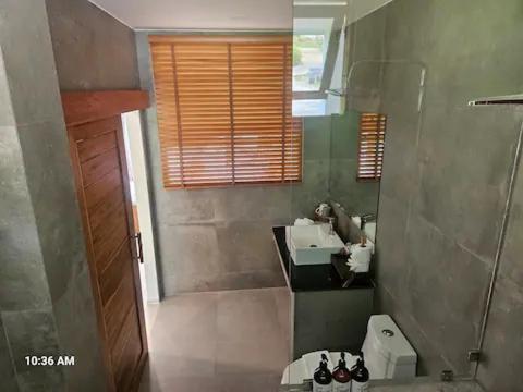 Koupelna v ubytování 8 Bedroom Monkey Villa 101