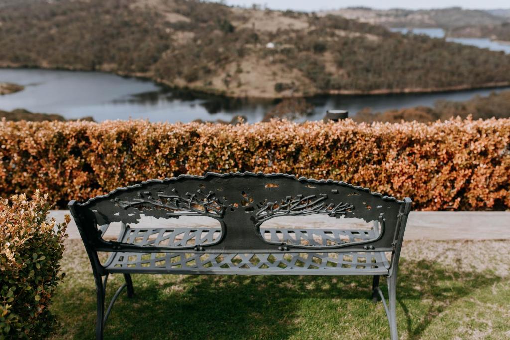 Eagle View Escape - King Suite With Spa Bath