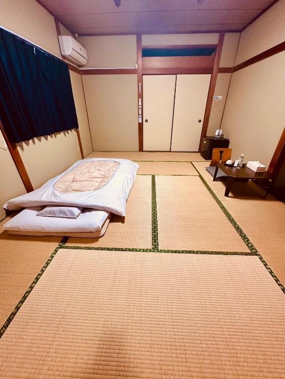 Postel nebo postele na pokoji v ubytování Kousen Annex Kazeya Group