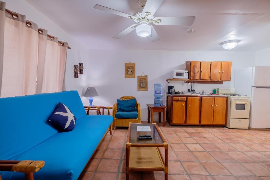Una cocina o zona de cocina en Seven Seas Resort Adults Only